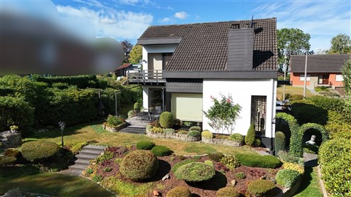 Raeren – Gepflegtes Einfamilienhaus mit traumhaftem Garten, Teich und viel Privatsphäre