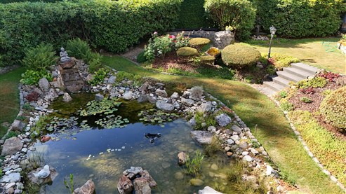 Raeren – Gepflegtes Einfamilienhaus mit traumhaftem Garten, Teich und viel Privatsphäre