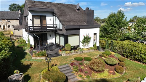 Raeren – Gepflegtes Einfamilienhaus mit traumhaftem Garten, Teich und viel Privatsphäre
