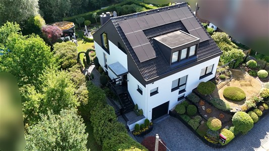 Raeren – Gepflegtes Einfamilienhaus mit traumhaftem Garten, Teich und viel Privatsphäre - 4730 Raeren, Belgien 
