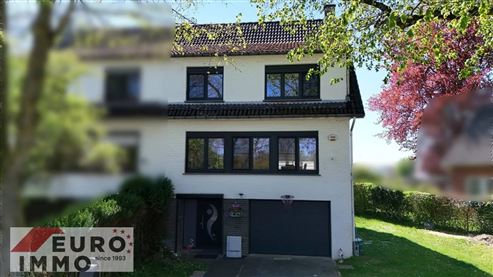 Frisch renovierte Doppelhaushälfte in gesuchter Wohnlage : ruhig, grün und familienfreundlich mit direktem Naturanschluss