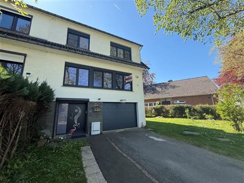 Frisch renovierte Doppelhaushälfte in gesuchter Wohnlage : ruhig, grün und familienfreundlich mit direktem Naturanschluss