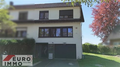 Frisch renovierte Doppelhaushälfte in gesuchter Wohnlage : ruhig, grün und familienfreundlich mit direktem Naturanschluss