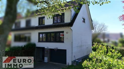 Frisch renovierte Doppelhaushälfte in gesuchter Wohnlage : ruhig, grün und familienfreundlich mit direktem Naturanschluss