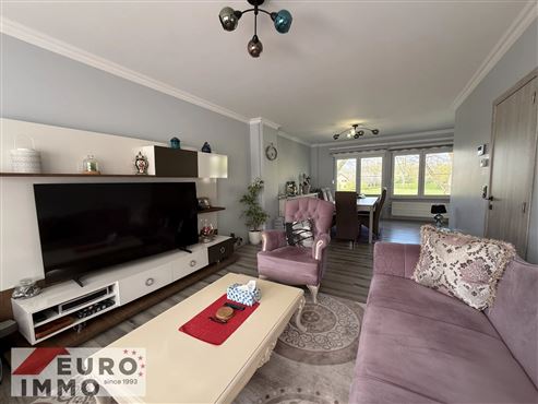 Frisch renovierte Doppelhaushälfte in gesuchter Wohnlage : ruhig, grün und familienfreundlich mit direktem Naturanschluss