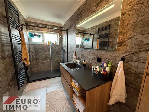 Frisch renovierte Doppelhaushälfte in gesuchter Wohnlage : ruhig, grün und familienfreundlich mit direktem Naturanschluss