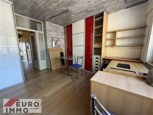 Leibrente & Liebhaberimmobilie – Ein Haus wie ein Kunstwerk, geprägt von Charakter  und Kreativität, mit Außenpool und einzigartigem Panoramablick