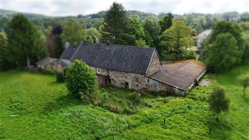 Ein Ort voller Charme & Möglichkeiten: Hofensemble mit bewohnbarem Bauernhaus, ausbaubaren Stallungen und mit beeindruckendem Entwicklungspotenzial und Nutzungsmöglichkeiten