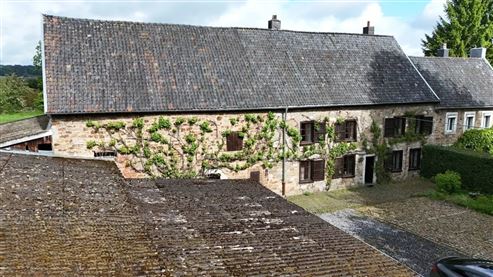 Ein Ort voller Charme & Möglichkeiten: Hofensemble mit bewohnbarem Bauernhaus, ausbaubaren Stallungen und mit beeindruckendem Entwicklungspotenzial und Nutzungsmöglichkeiten