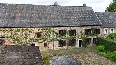 Ein Ort voller Charme & Möglichkeiten: Hofensemble mit bewohnbarem Bauernhaus, ausbaubaren Stallungen und mit beeindruckendem Entwicklungspotenzial und Nutzungsmöglichkeiten