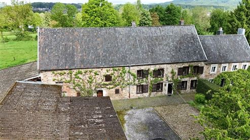 Ein Ort voller Charme & Möglichkeiten: Hofensemble mit bewohnbarem Bauernhaus, ausbaubaren Stallungen und mit beeindruckendem Entwicklungspotenzial und Nutzungsmöglichkeiten