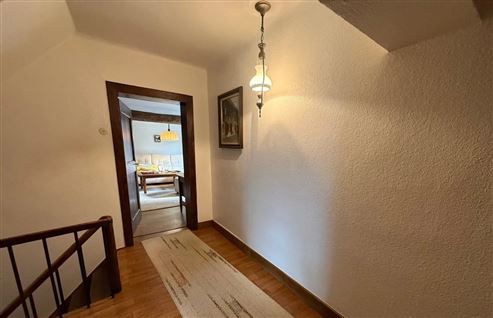 Ein Ort voller Charme & Möglichkeiten: Hofensemble mit bewohnbarem Bauernhaus, ausbaubaren Stallungen und mit beeindruckendem Entwicklungspotenzial und Nutzungsmöglichkeiten