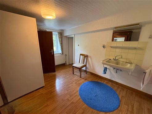 Ein Ort voller Charme & Möglichkeiten: Hofensemble mit bewohnbarem Bauernhaus, ausbaubaren Stallungen und mit beeindruckendem Entwicklungspotenzial und Nutzungsmöglichkeiten