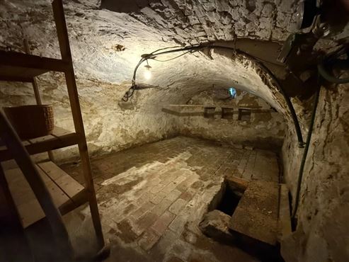 Ein Ort voller Charme & Möglichkeiten: Hofensemble mit bewohnbarem Bauernhaus, ausbaubaren Stallungen und mit beeindruckendem Entwicklungspotenzial und Nutzungsmöglichkeiten