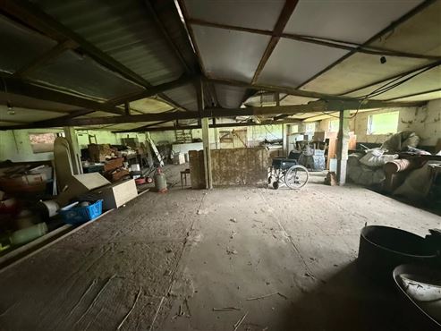 Ein Ort voller Charme & Möglichkeiten: Hofensemble mit bewohnbarem Bauernhaus, ausbaubaren Stallungen und mit beeindruckendem Entwicklungspotenzial und Nutzungsmöglichkeiten