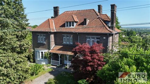 Eine Immobilie zum Verlieben! Beeindruckende Villa mit bürgerlichem Charme, vielfältigem Potenzial, großzügigen Raumvolumen und herrlich angelegtem Garten mit unverbaubarem Weitblick