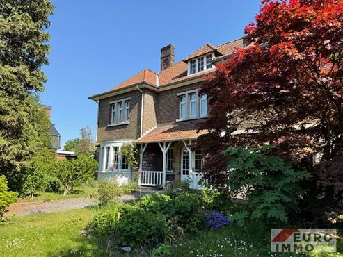 Eine Immobilie zum Verlieben! Beeindruckende Villa mit bürgerlichem Charme, vielfältigem Potenzial, großzügigen Raumvolumen und herrlich angelegtem Garten mit unverbaubarem Weitblick