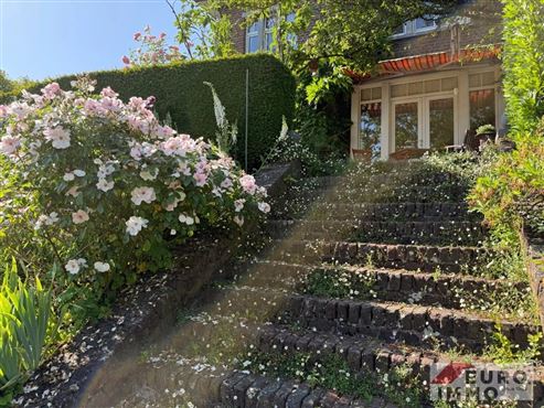 Eine Immobilie zum Verlieben! Beeindruckende Villa mit bürgerlichem Charme, vielfältigem Potenzial, großzügigen Raumvolumen und herrlich angelegtem Garten mit unverbaubarem Weitblick