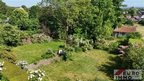 Eine Immobilie zum Verlieben! Beeindruckende Villa mit bürgerlichem Charme, vielfältigem Potenzial, großzügigen Raumvolumen und herrlich angelegtem Garten mit unverbaubarem Weitblick
