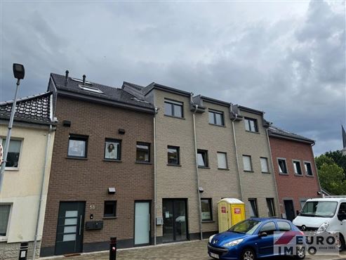 Exklusivität im Herzen der Grenzgemeinde Raeren: hochwertige und moderne Neubauwohnung mit Maison-Lift, Photovoltaik, PEB A und Balkon mit Weitsicht!