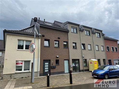 Exklusivität im Herzen der Grenzgemeinde Raeren: hochwertige und moderne Neubauwohnung mit Maison-Lift, Photovoltaik, PEB A und Balkon mit Weitsicht!