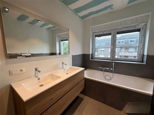 6 % MWST MÖGLICH :Exklusivität: hochwertige und moderne Neubauwohnung mit Maison-Lift, Photovoltaik, PEB A und Balkon mit Weitsicht!