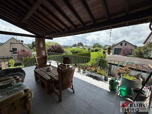 Charaktervolles Bruchsteinhaus mit drei Wohneinheiten inkl. Garagen, Terrassen und Garten: vielseitige Immobilie für Investoren oder zur Eigennutzung!
