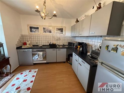Charaktervolles Bruchsteinhaus mit drei Wohneinheiten inkl. Garagen, Terrassen und Garten: vielseitige Immobilie für Investoren oder zur Eigennutzung!