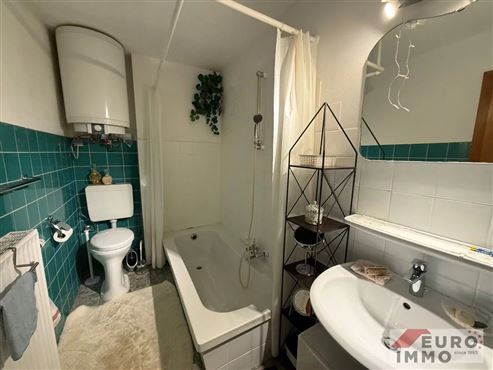 Charaktervolles Bruchsteinhaus mit drei Wohneinheiten inkl. Garagen, Terrassen und Garten: vielseitige Immobilie für Investoren oder zur Eigennutzung!