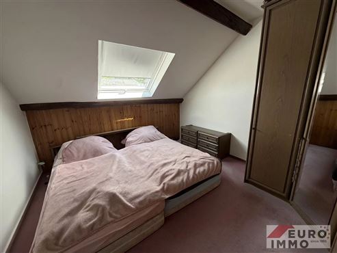 Charaktervolles Bruchsteinhaus mit drei Wohneinheiten inkl. Garagen, Terrassen und Garten: vielseitige Immobilie für Investoren oder zur Eigennutzung!