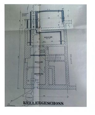 Charaktervolles Bruchsteinhaus mit drei Wohneinheiten inkl. Garagen, Terrassen und Garten: vielseitige Immobilie für Investoren oder zur Eigennutzung!
