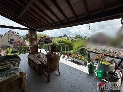 Charaktervolles Bruchsteinhaus mit drei Wohneinheiten inkl. Garagen, Terrassen und Garten: vielseitige Immobilie für Investoren oder zur Eigennutzung!