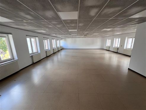 Attraktive, bezugsfertige Büroflächen mit Möblierung und 20 Parkplätzen in strategischer Lage – direkt an der Autobahn und Grenznähe zu Deutschland und den Niederlanden