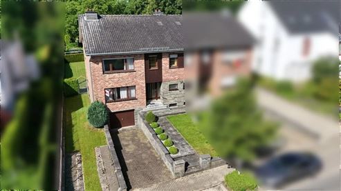 Stadtrandlage mit viel Potenzial: Doppelhaushälfte auf großzügigem Grundstück mit idyllischem Garten