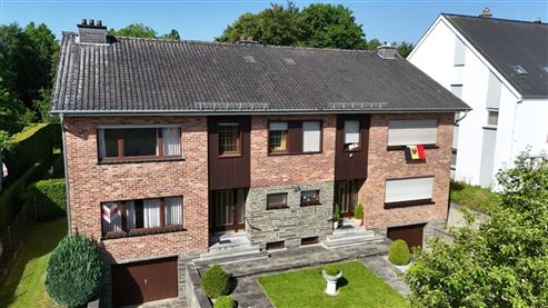 Stadtrandlage mit viel Potenzial: Doppelhaushälfte auf großzügigem Grundstück mit idyllischem Garten
