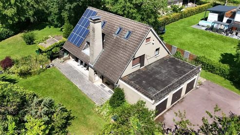 Ruhe und Idylle: Großzügiges, freistehendes Einfamilienhaus mit Innenpool, Sauna und großem Grundstück mit Weitblick