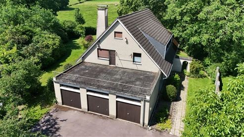 Ruhe und Idylle: Großzügiges, freistehendes Einfamilienhaus mit Innenpool, Sauna und großem Grundstück mit Weitblick