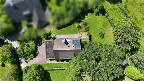 Ruhe und Idylle: Großzügiges, freistehendes Einfamilienhaus mit Innenpool, Sauna und großem Grundstück mit Weitblick
