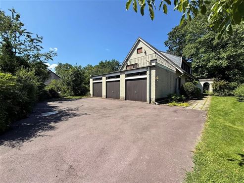 Ruhe und Idylle: Großzügiges, freistehendes Einfamilienhaus mit Innenpool, Sauna und großem Grundstück mit Weitblick