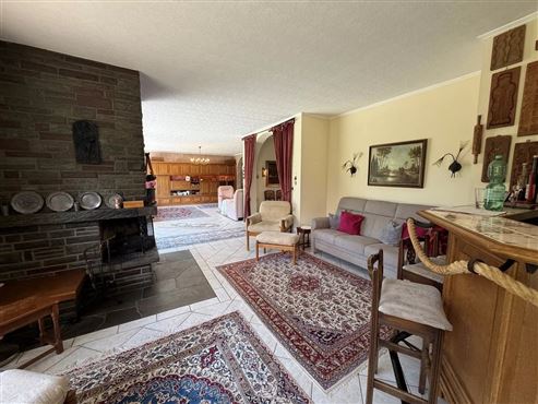 Ruhe und Idylle: Großzügiges, freistehendes Einfamilienhaus mit Innenpool, Sauna und großem Grundstück mit Weitblick