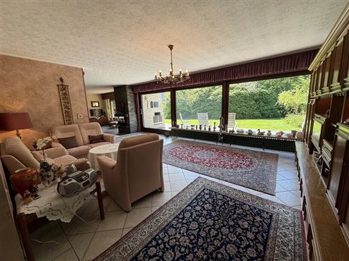 Ruhe und Idylle: Großzügiges, freistehendes Einfamilienhaus mit Innenpool, Sauna und großem Grundstück mit Weitblick