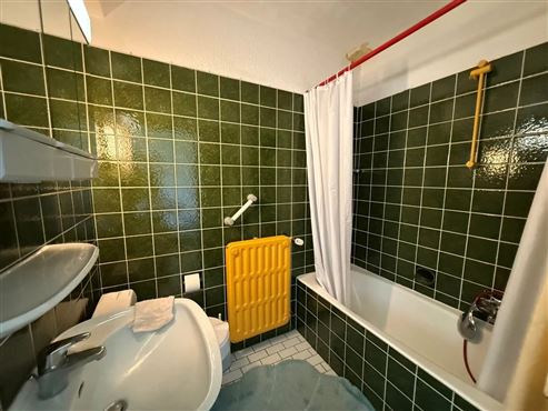 Ruhe und Idylle: Großzügiges, freistehendes Einfamilienhaus mit Innenpool, Sauna und großem Grundstück mit Weitblick