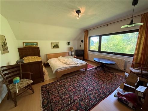 Ruhe und Idylle: Großzügiges, freistehendes Einfamilienhaus mit Innenpool, Sauna und großem Grundstück mit Weitblick