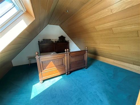 Ruhe und Idylle: Großzügiges, freistehendes Einfamilienhaus mit Innenpool, Sauna und großem Grundstück mit Weitblick