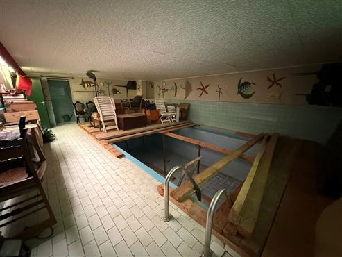 Ruhe und Idylle: Großzügiges, freistehendes Einfamilienhaus mit Innenpool, Sauna und großem Grundstück mit Weitblick
