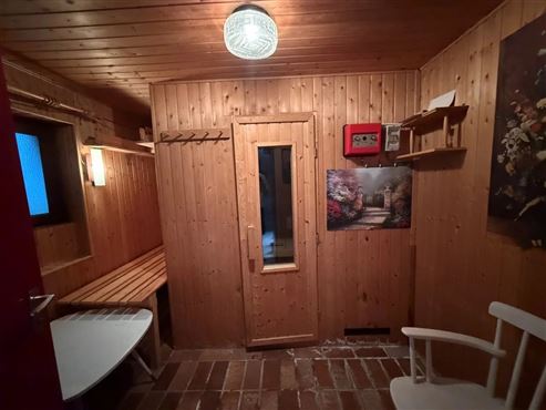 Ruhe und Idylle: Großzügiges, freistehendes Einfamilienhaus mit Innenpool, Sauna und großem Grundstück mit Weitblick