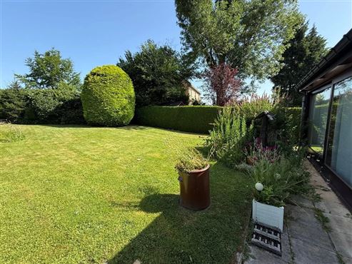 Gepflegter freistehender Bungalow mit Wintergarten und teilweise ausgebautem Keller in begehrter Wohnlage von Eupen