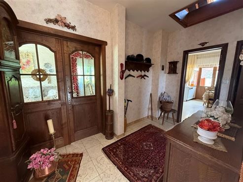 Gepflegter freistehender Bungalow mit Wintergarten und teilweise ausgebautem Keller in begehrter Wohnlage von Eupen