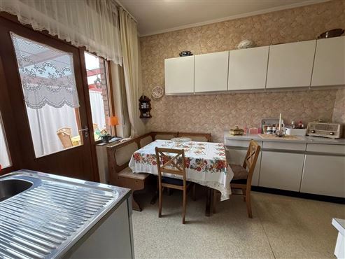 Gepflegter freistehender Bungalow mit Wintergarten und teilweise ausgebautem Keller in begehrter Wohnlage von Eupen