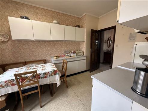 Gepflegter freistehender Bungalow mit Wintergarten und teilweise ausgebautem Keller in begehrter Wohnlage von Eupen